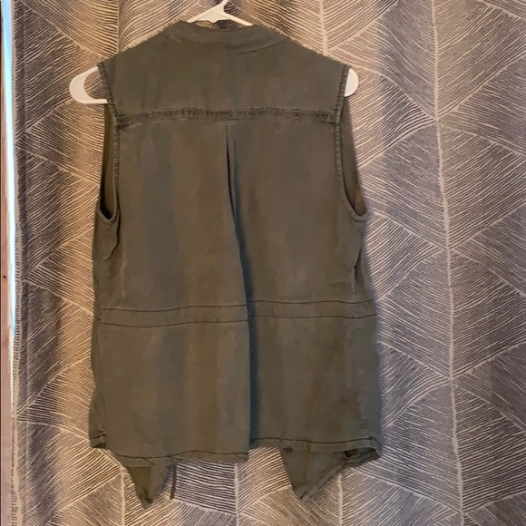 Green vest - Picture 3 of 3